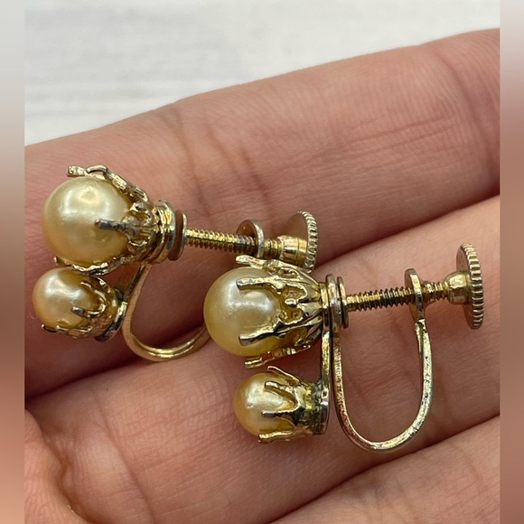 Vintage 1950s Coro Earrings Featuring a Double-Pear Desing - Picture 5 of 5